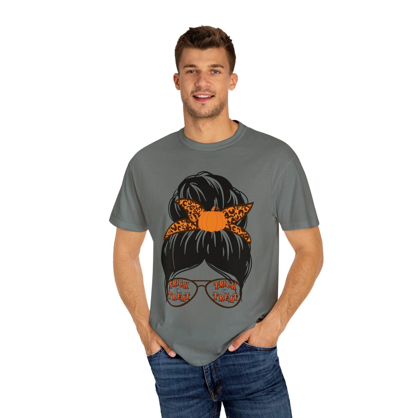 Mom Halloween Party Outfit Trick or Treat Shirt Vintage Shirt Halloween Costume Cute Spooky Shirt, Halloween Gift Halloween T-shirt Trick or Treat Outfit - Giftsmojo