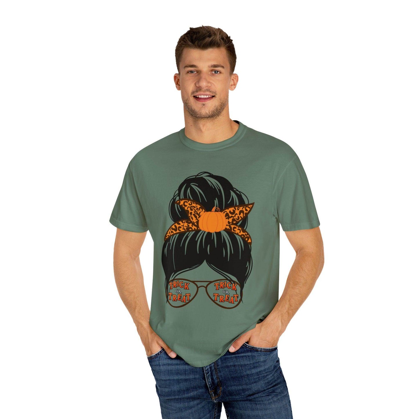 Mom Halloween Party Outfit Trick or Treat Shirt Vintage Shirt Halloween Costume Cute Spooky Shirt, Halloween Gift Halloween T-shirt Trick or Treat Outfit - Giftsmojo