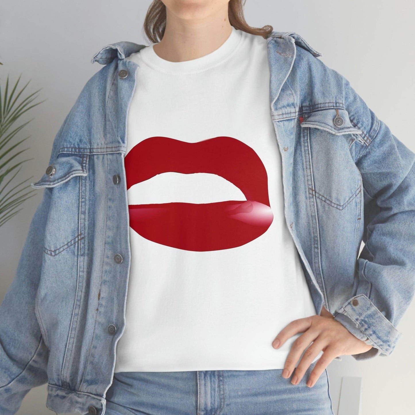 Kiss Lips Tee - Giftsmojo