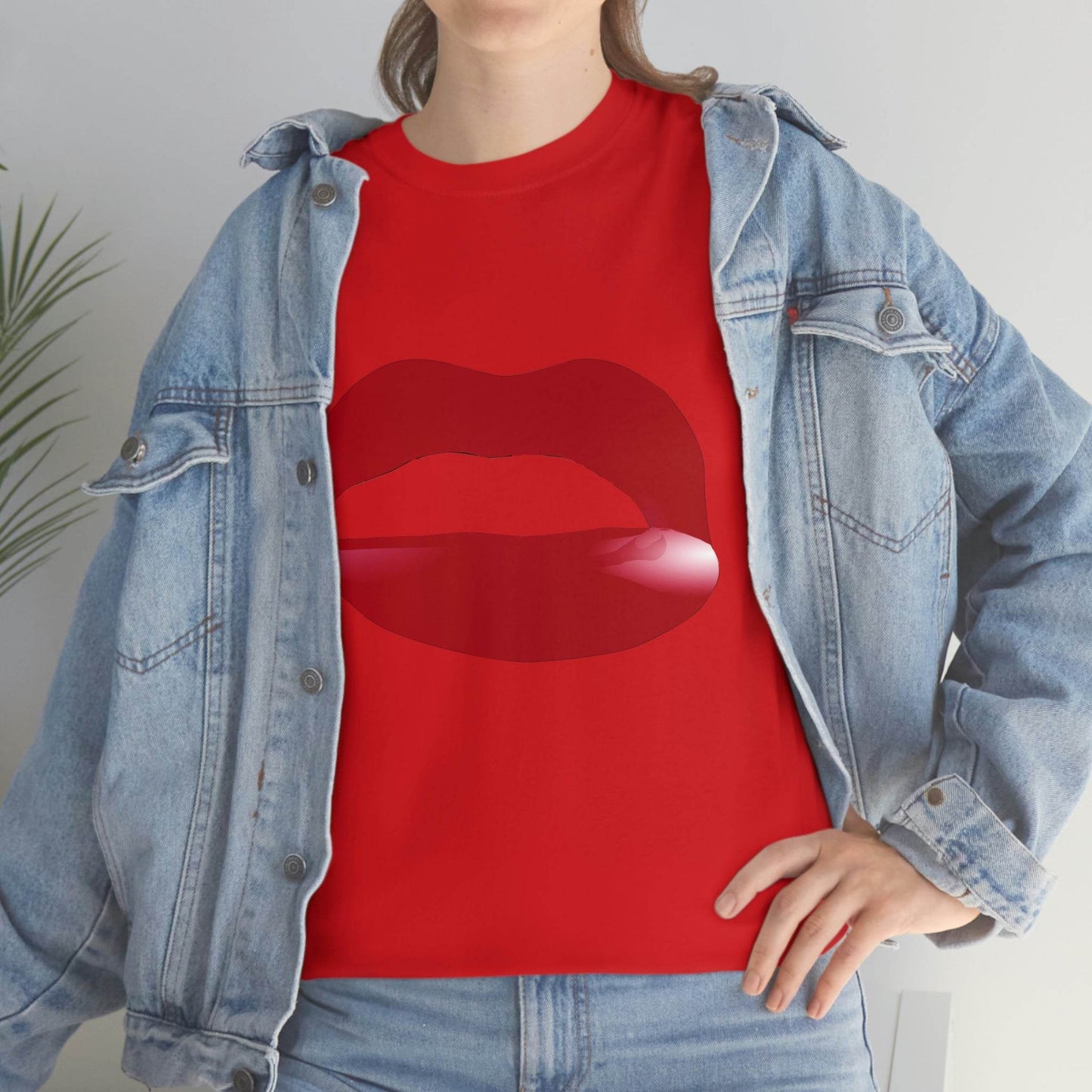 Kiss Lips Tee - Giftsmojo