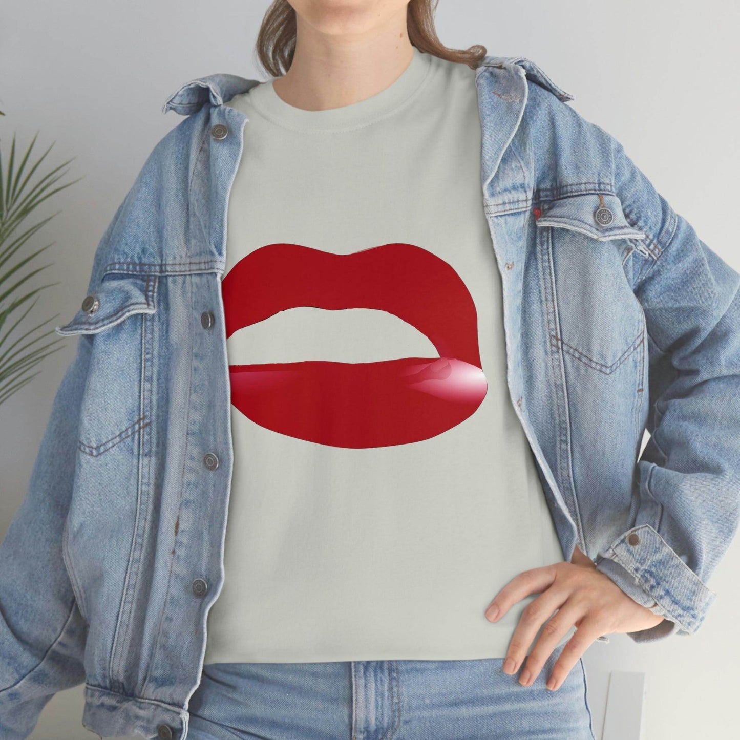 Kiss Lips Tee - Giftsmojo