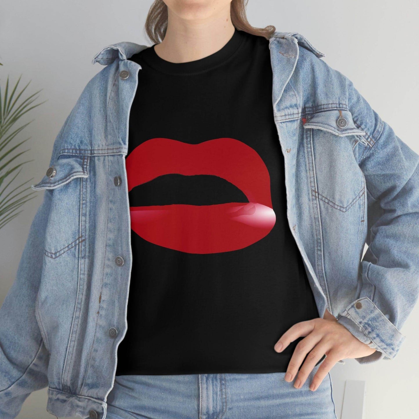 Kiss Lips Tee - Giftsmojo